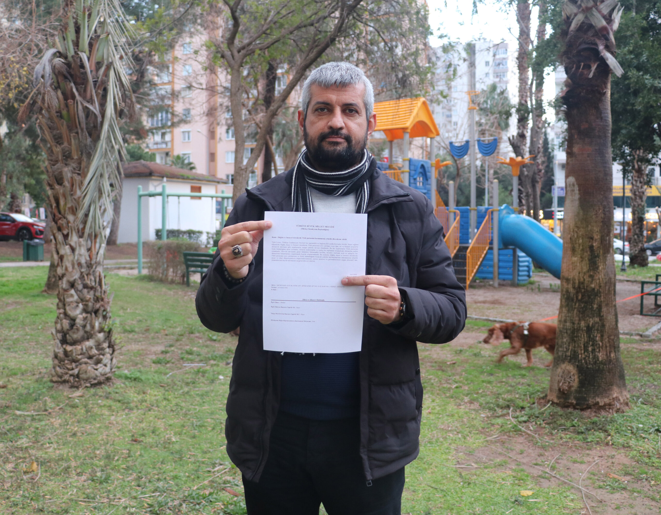 Antalya’da yaşayan Halit Mert, düğün ve nişan gibi merasimlerde Türk