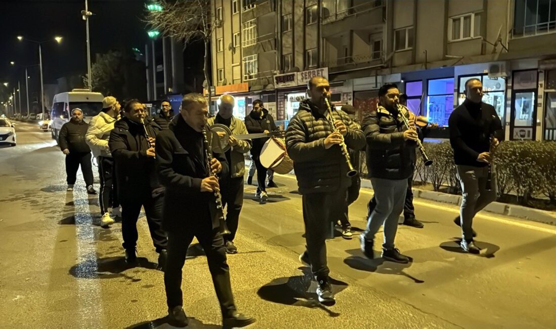 TEKİRDAĞ’ın Süleymanpaşa ilçesinde belediye tarafından kurulan ve Roman müzisyenlerden oluşan