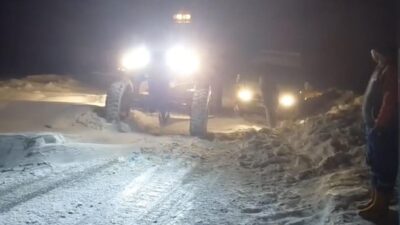 Kars’ın Kağızman ilçesinde etkili olan şiddetli tipi, ulaşımda aksamalara neden