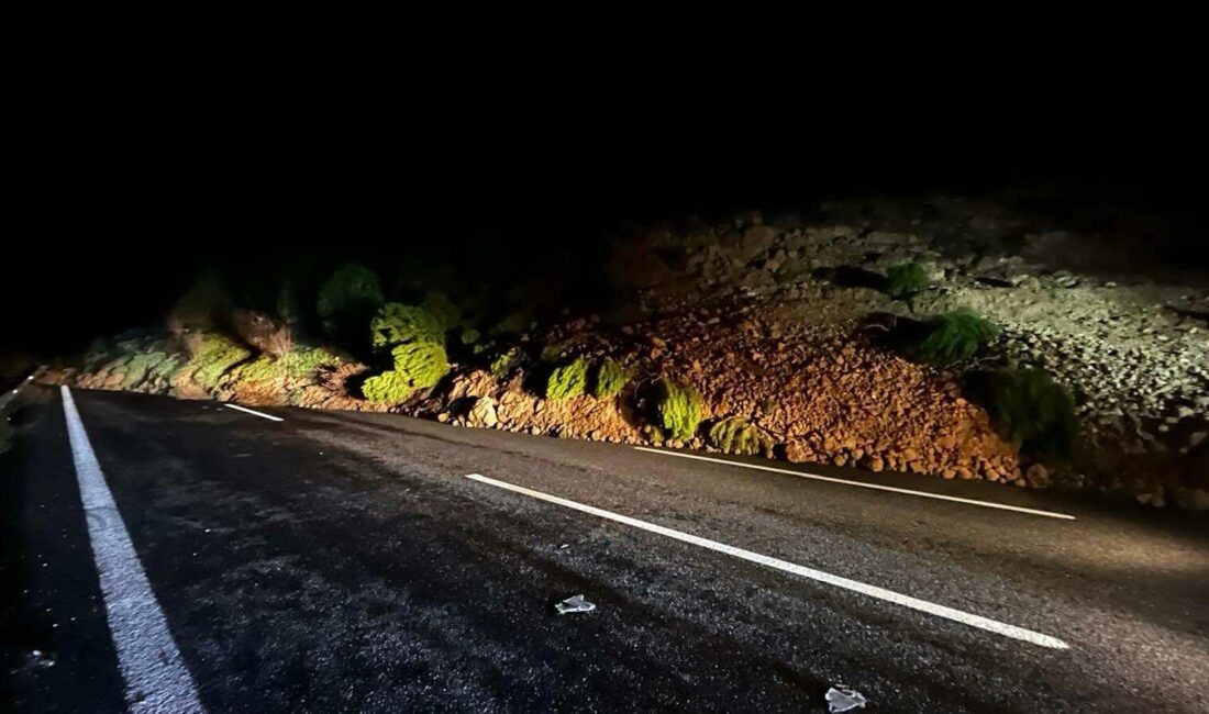 Manisa’nın Saruhanlı ilçesinde meydana gelen toprak kayması nedeniyle çift yönlü