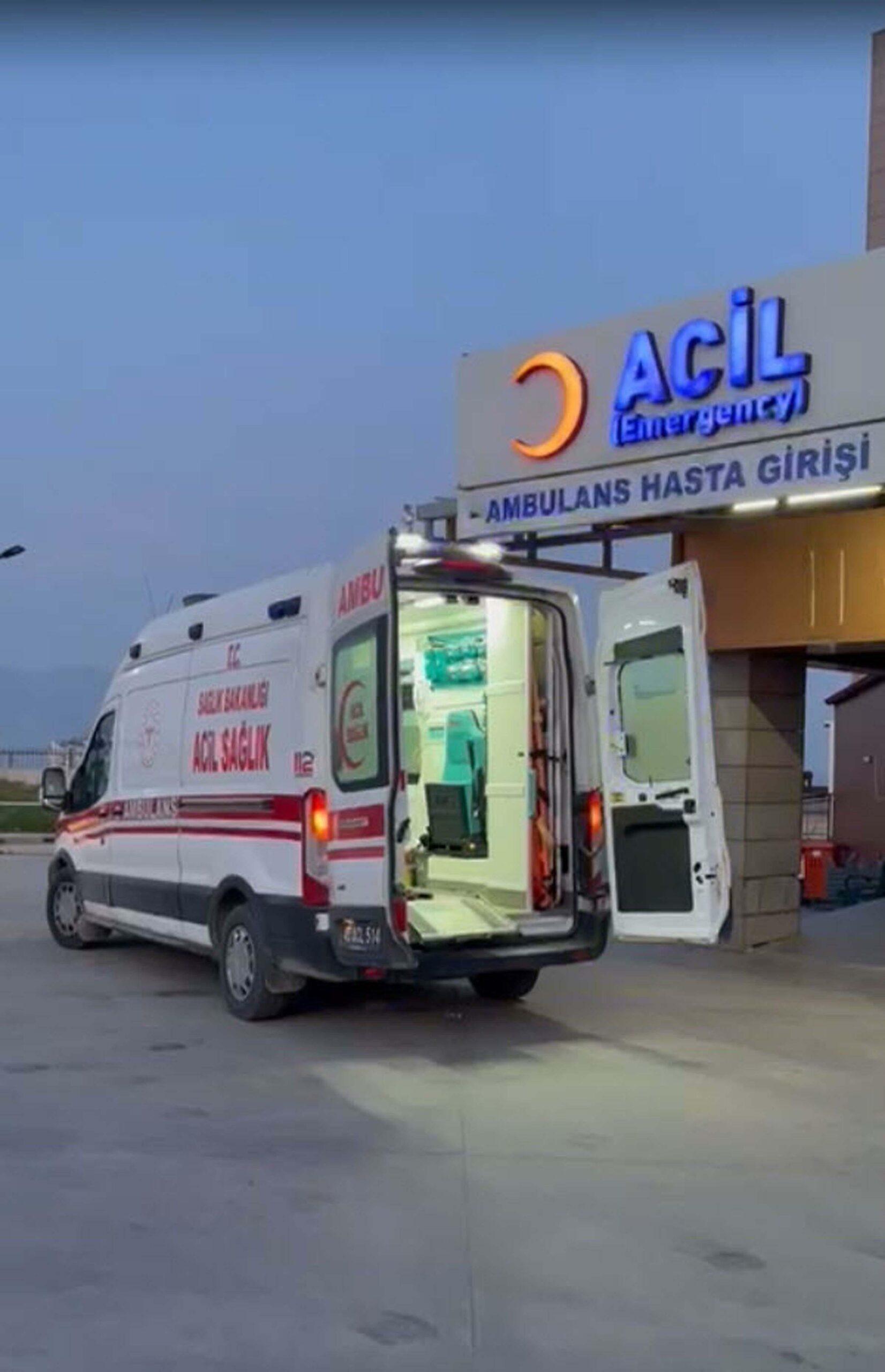 Manisa’nın Alaşehir ilçesinde, çatı katında kaynak yaparken yüksek gerilim hattına