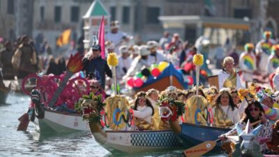 İtalya’nın dünyaca ünlü turizm merkezi Venedik’te her yıl düzenlenen geleneksel