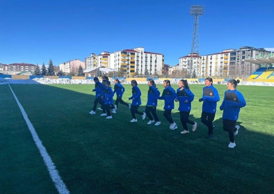 Digor ilçesinde eğitim veren Türk Telekom YİBO Yıldız Kızlar Futbol