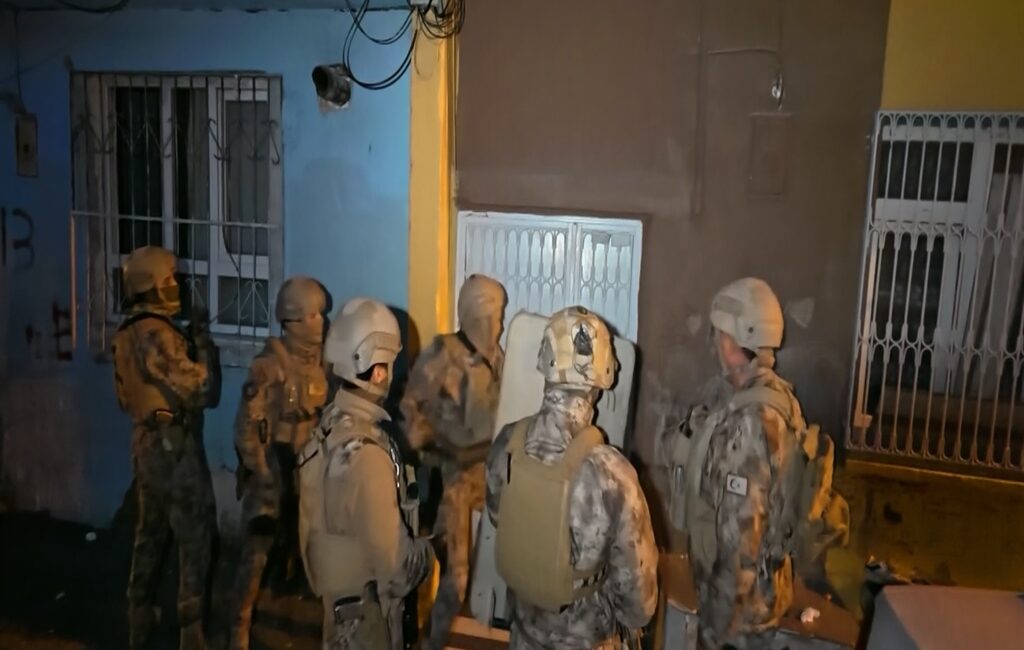 Adana’da sosyal medya platformları üzerinden suç örgütü propagandası yapan ve