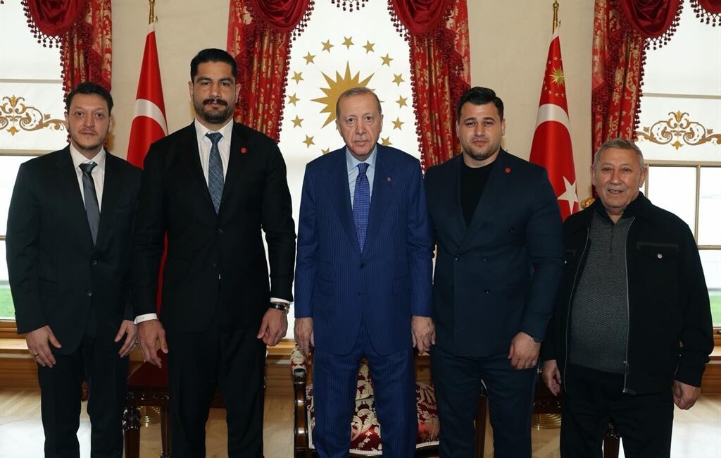 Cumhurbaşkanı Recep Tayyip Erdoğan, Türkiye Güreş Federasyonu Başkanı Taha Akgül