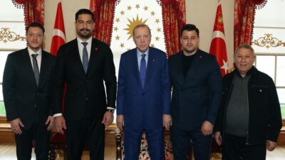 Cumhurbaşkanı Recep Tayyip Erdoğan, Türkiye Güreş Federasyonu Başkanı Taha Akgül
