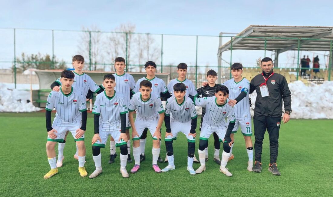 Kars futbolu adına sevindirici bir başarıya imza atan Kars 36