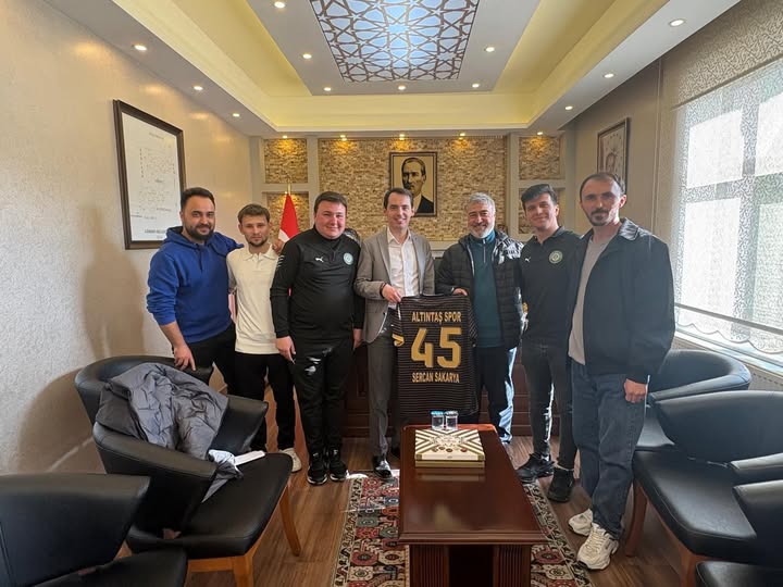 Ana Sayfa › Spor › ALTINTAŞSPOR KULÜBÜ YÖNETİCİ VE FUTBOLCULARI