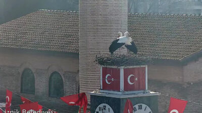 Bursa’nın İznik ilçesinde belediye tarafından saat kulesinin üzerine özel olarak
