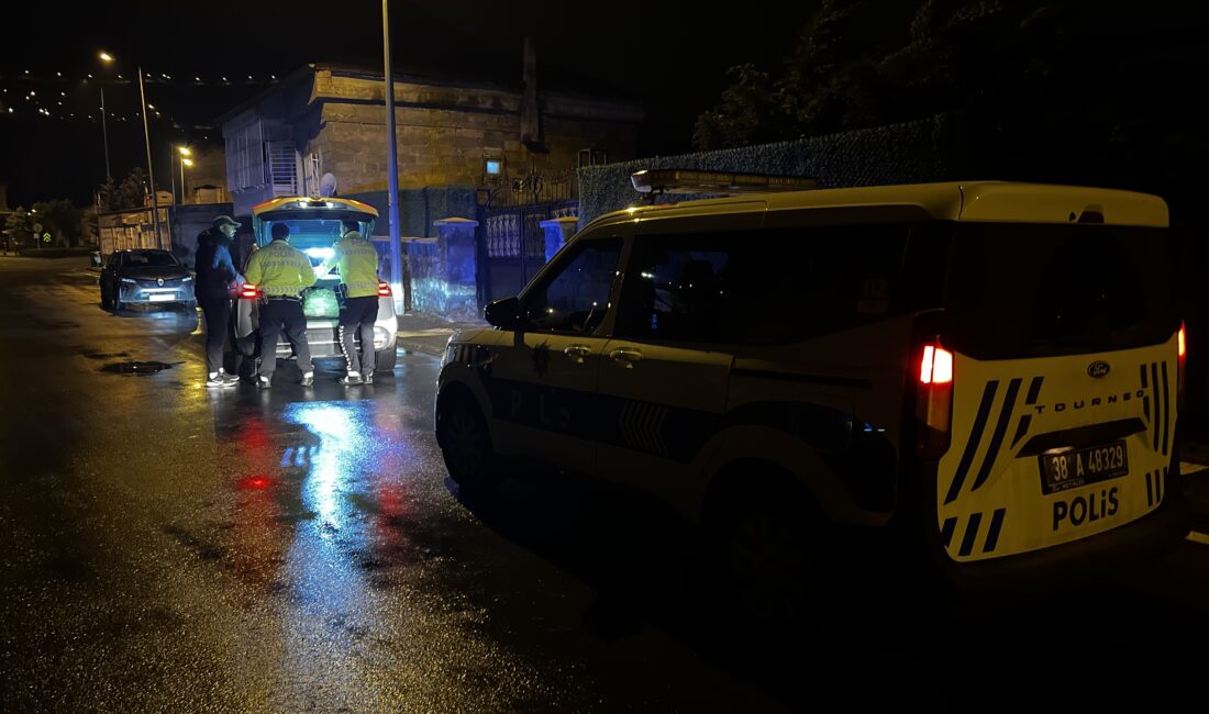 Kayseri’nin Talas ilçesinde cezaevinden izinli çıkan U.E., yaklaşık iki saat