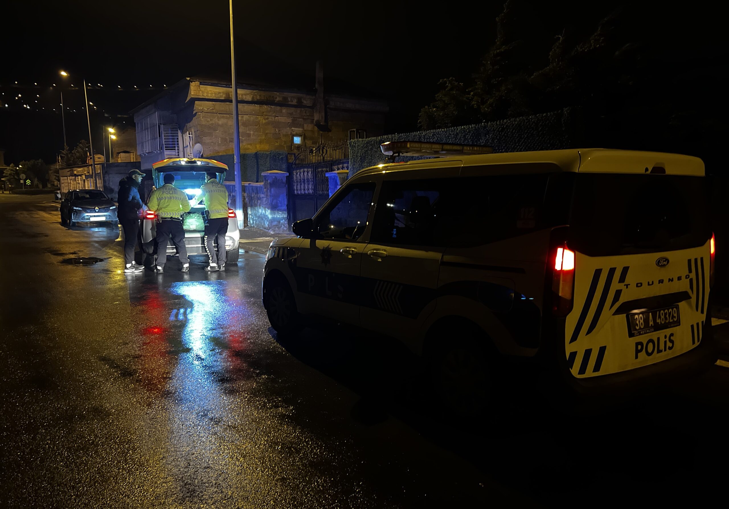 Kayseri’nin Talas ilçesinde cezaevinden izinli çıkan U.E., yaklaşık iki saat