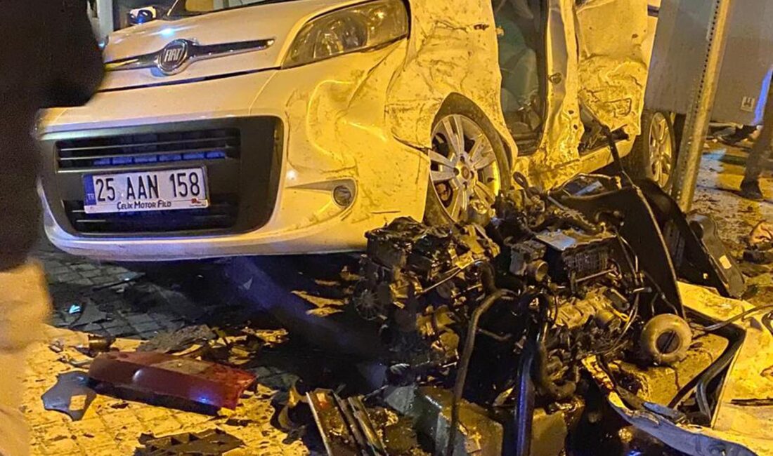 Erzurum’da bir alışveriş merkezinin önündeki kavşakta meydana gelen ve 4