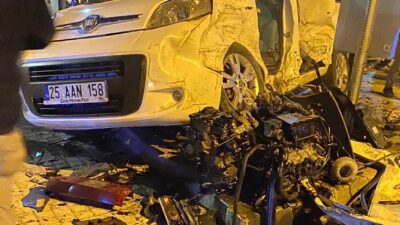 Erzurum’da bir alışveriş merkezinin önündeki kavşakta meydana gelen ve 4