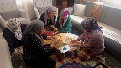 Hatay’ın Reyhanlı ilçesinde ev kadınları, Ramazan ayının geleneksel lezzeti olan