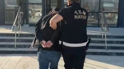 Hatay’da polis ekipleri tarafından gerçekleştirilen operasyonlarda, FETÖ/PDY silahlı terör örgütüne