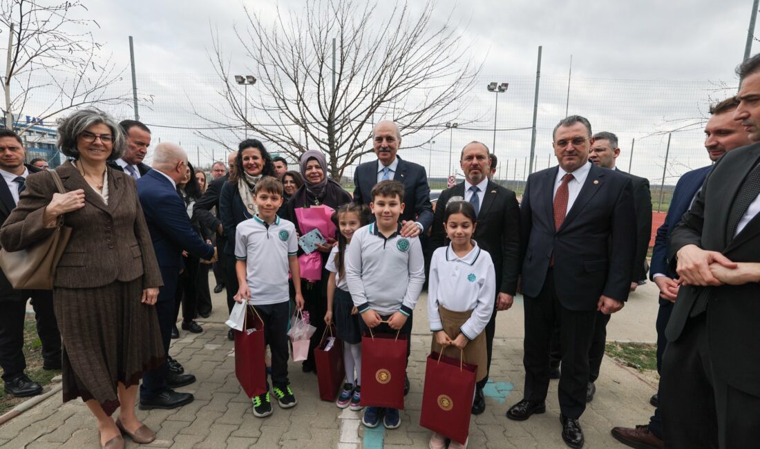 Romanya’nın başkenti Bükreş’te Türk vatandaşlarıyla bir araya gelen TBMM Başkanı