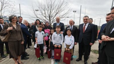 Romanya’nın başkenti Bükreş’te Türk vatandaşlarıyla bir araya gelen TBMM Başkanı