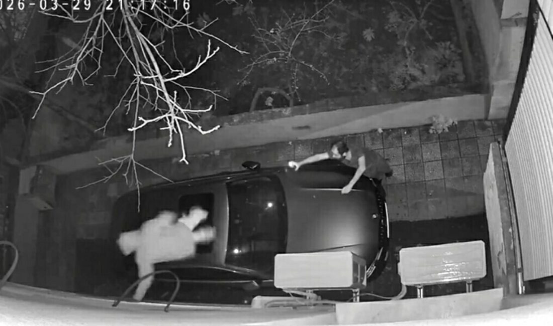 İzmir’in Buca ilçesinde bir binaya hırsızlık amacıyla tırmanan şüpheli, bina