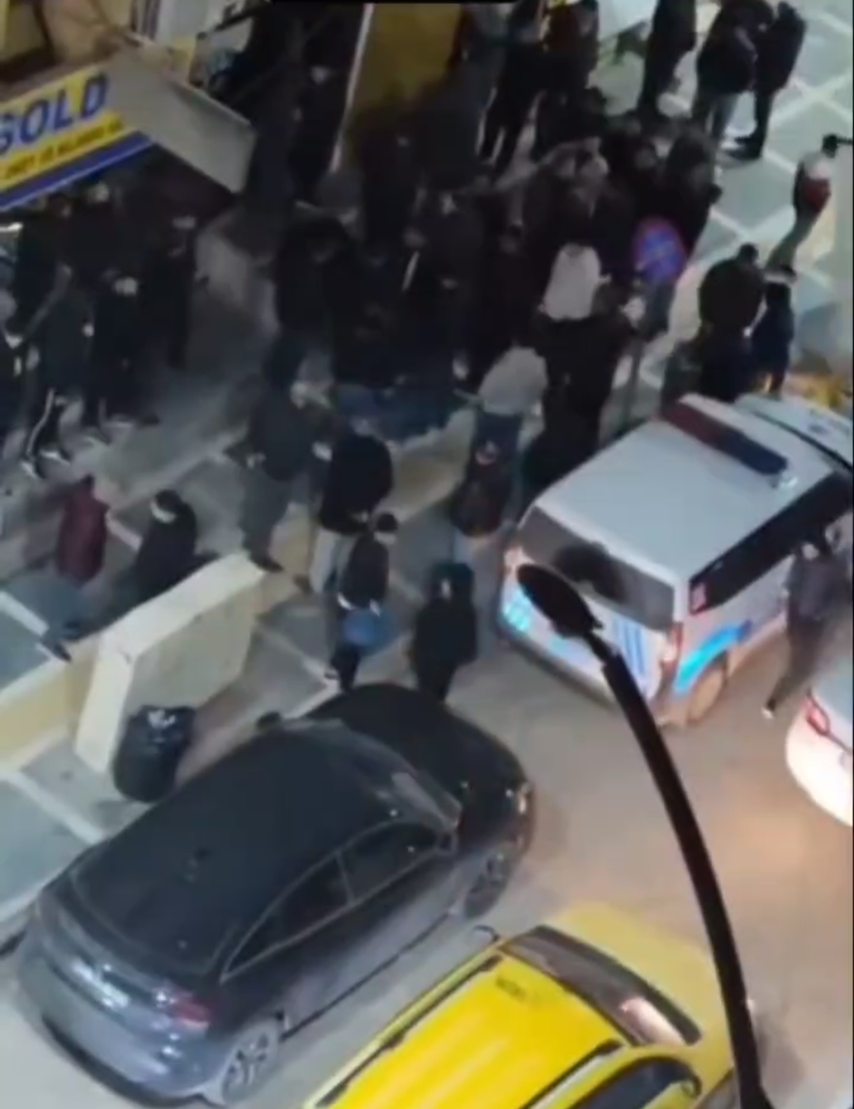 Mardin’in Kızıltepe ilçesinde 45 yaşındaki büfe işletmecisi Ramazan Erdem, kendi