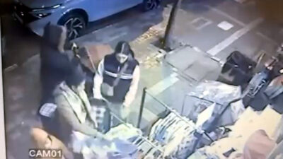 İstanbul Avcılar’da, yanlarında bir çocukla mağaza önüne gelen 4 kadın,