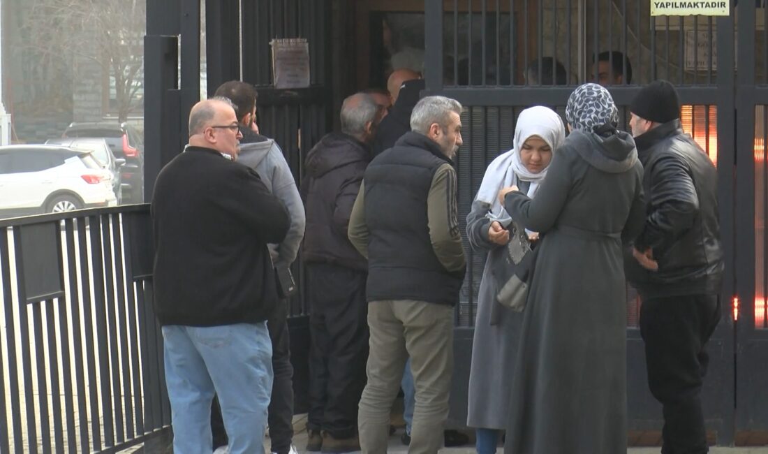 İstanbul Çekmeköy’de görev yaptığı okulda bir öğrencisi tarafından bıçaklanarak hayatını
