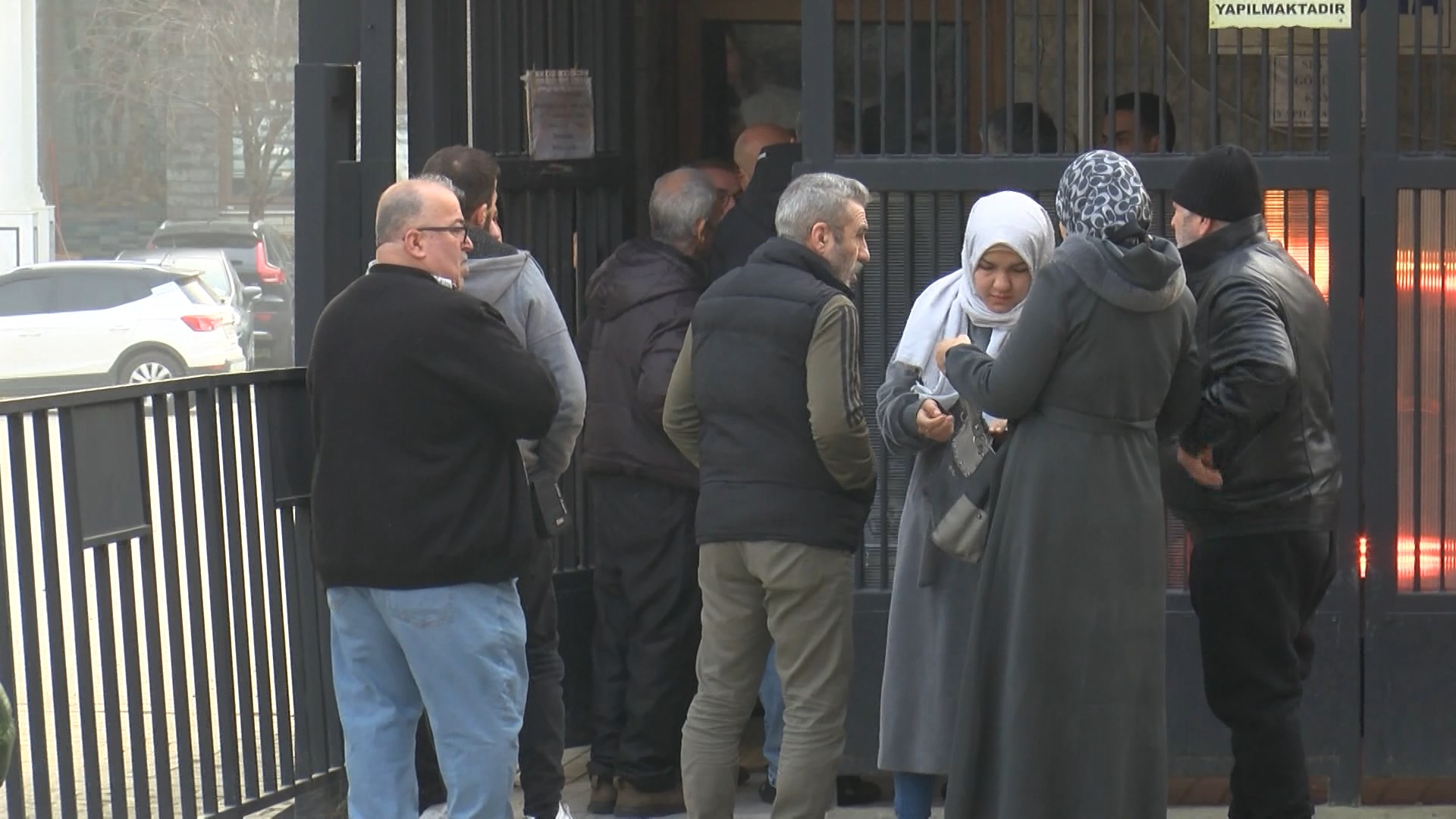 İstanbul Çekmeköy’de görev yaptığı okulda bir öğrencisi tarafından bıçaklanarak hayatını