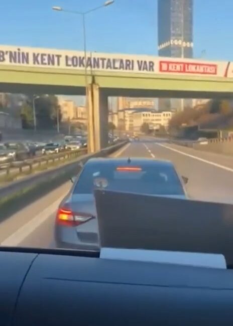 Ümraniye Şile Otoyolu’nda iki sürücü arasında yol verme meselesi yüzünden