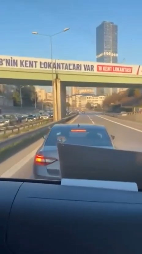 Ümraniye Şile Otoyolu’nda iki sürücü arasında yol verme meselesi yüzünden
