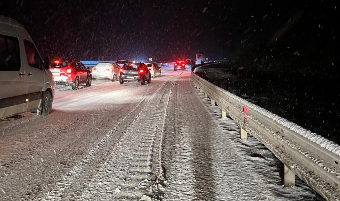 Kentte akşam saatlerinden itibaren etkisini artıran yoğun kar yağışı ve