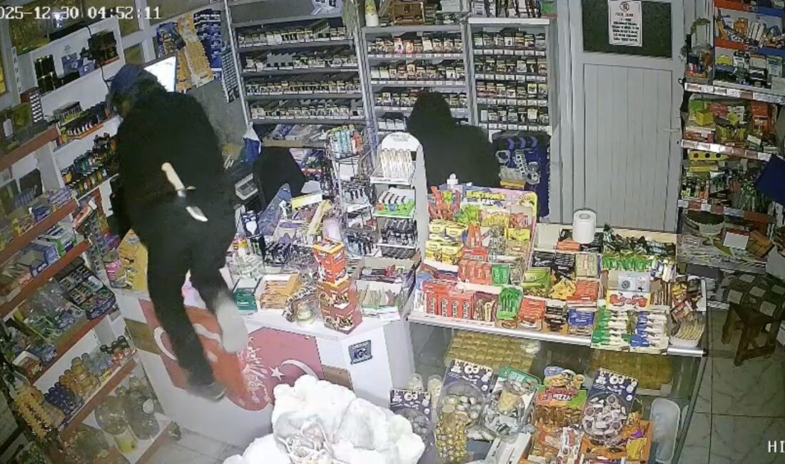 Toprakkale ilçesinde çalıntı araçla geldikleri marketten yaklaşık 150 bin lira