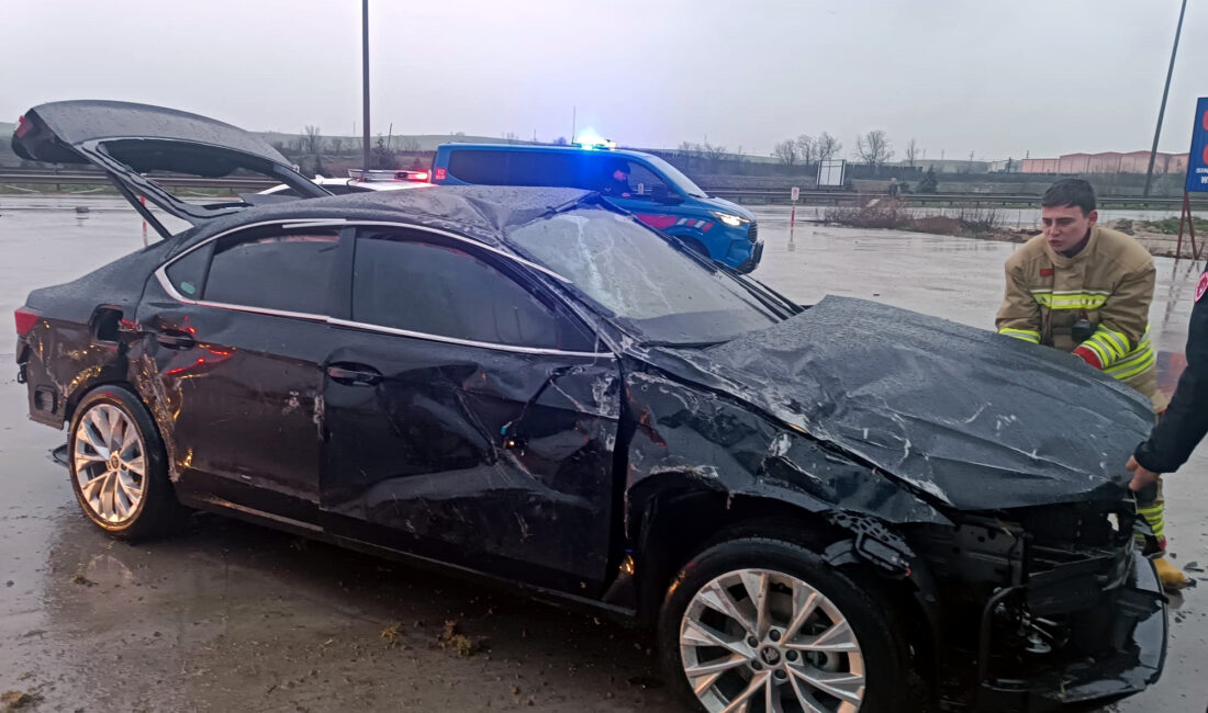 Edirne’de sürücüsünün kontrolünden çıkan otomobilin defalarca takla atarak yaklaşık 50