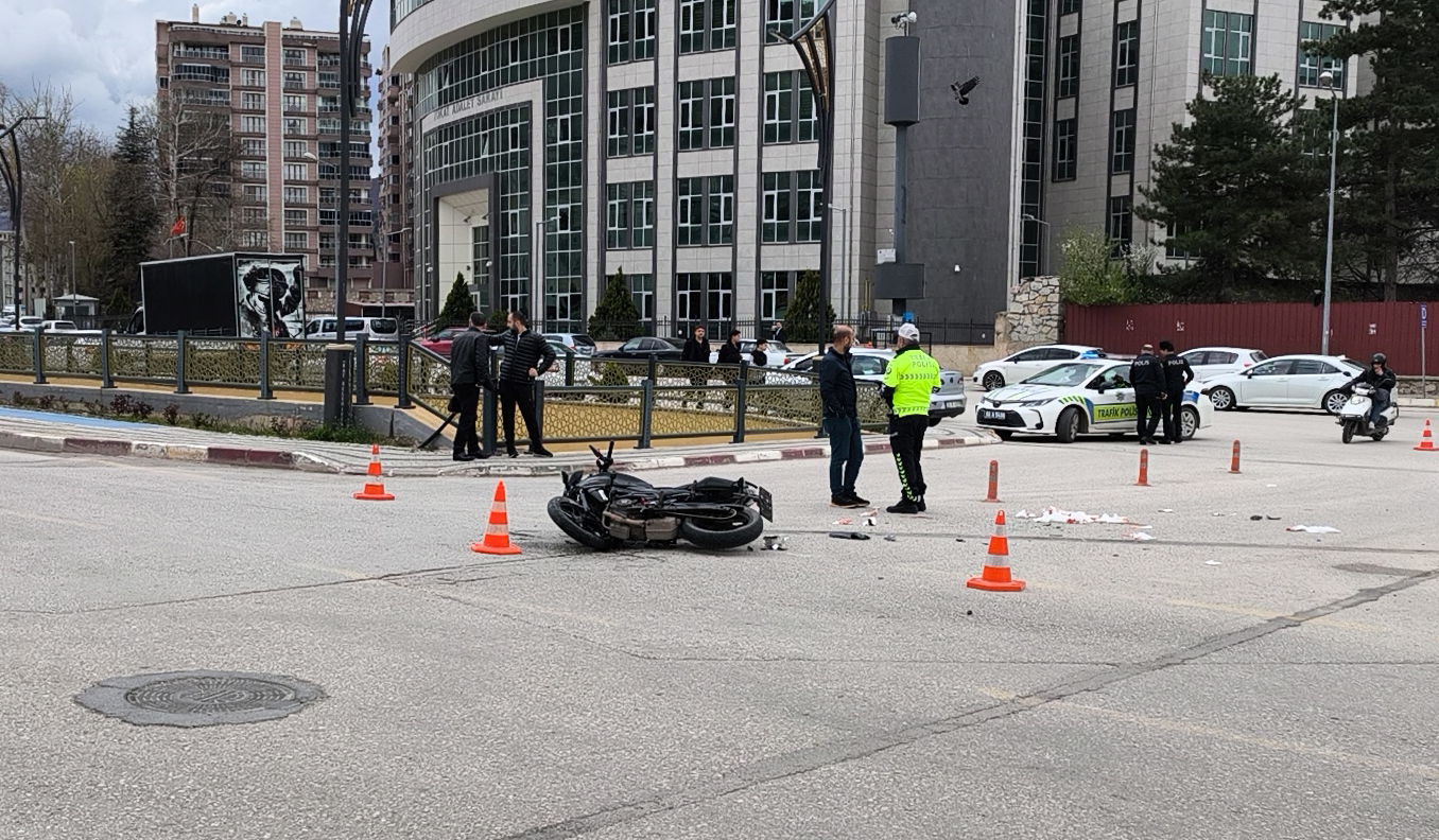 Tokat’ta meydana gelen trafik kazasında, otomobille çarpışan motosikletteki 2 kişi