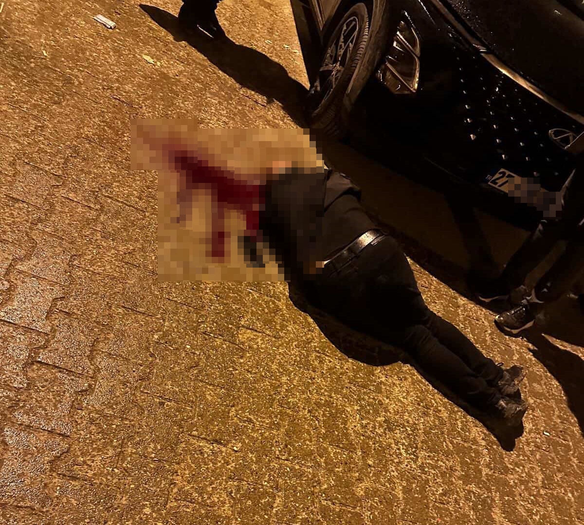 Şırnak’ın Cizre ilçesinde gece saatlerinde sokakta yürürken kimliği belirsiz kişi