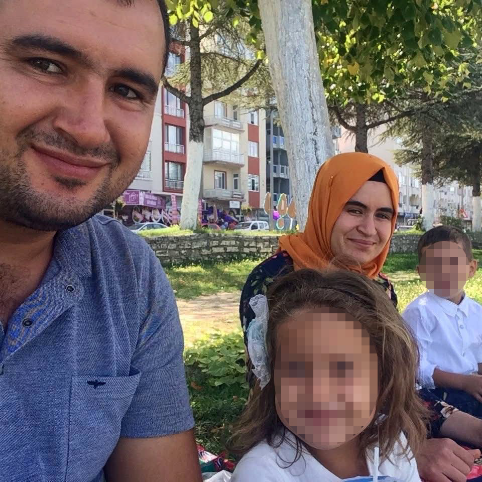 Isparta’nın Eğirdir ilçesinde, tamirat sırasında basınçla fırlayan iş makinesi tekerinin