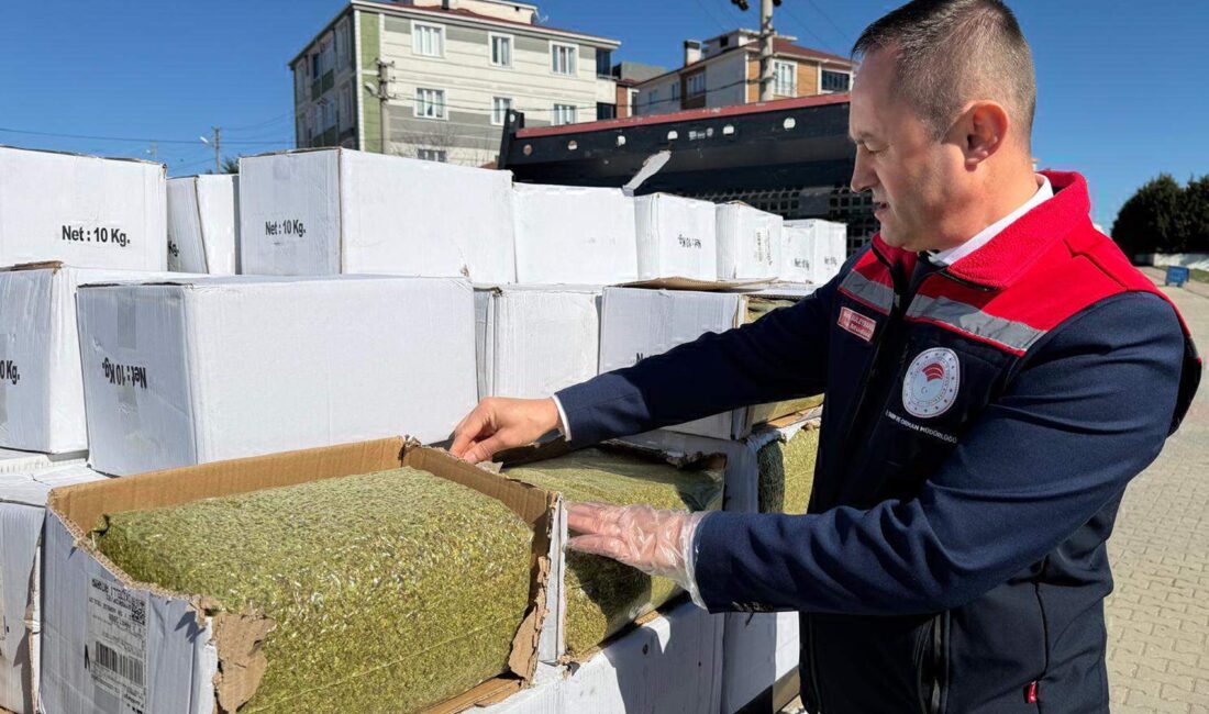 Tekirdağ’ın Ergene ilçesinde jandarma ekiplerince durdurulan bir minibüste, baklava yapımında