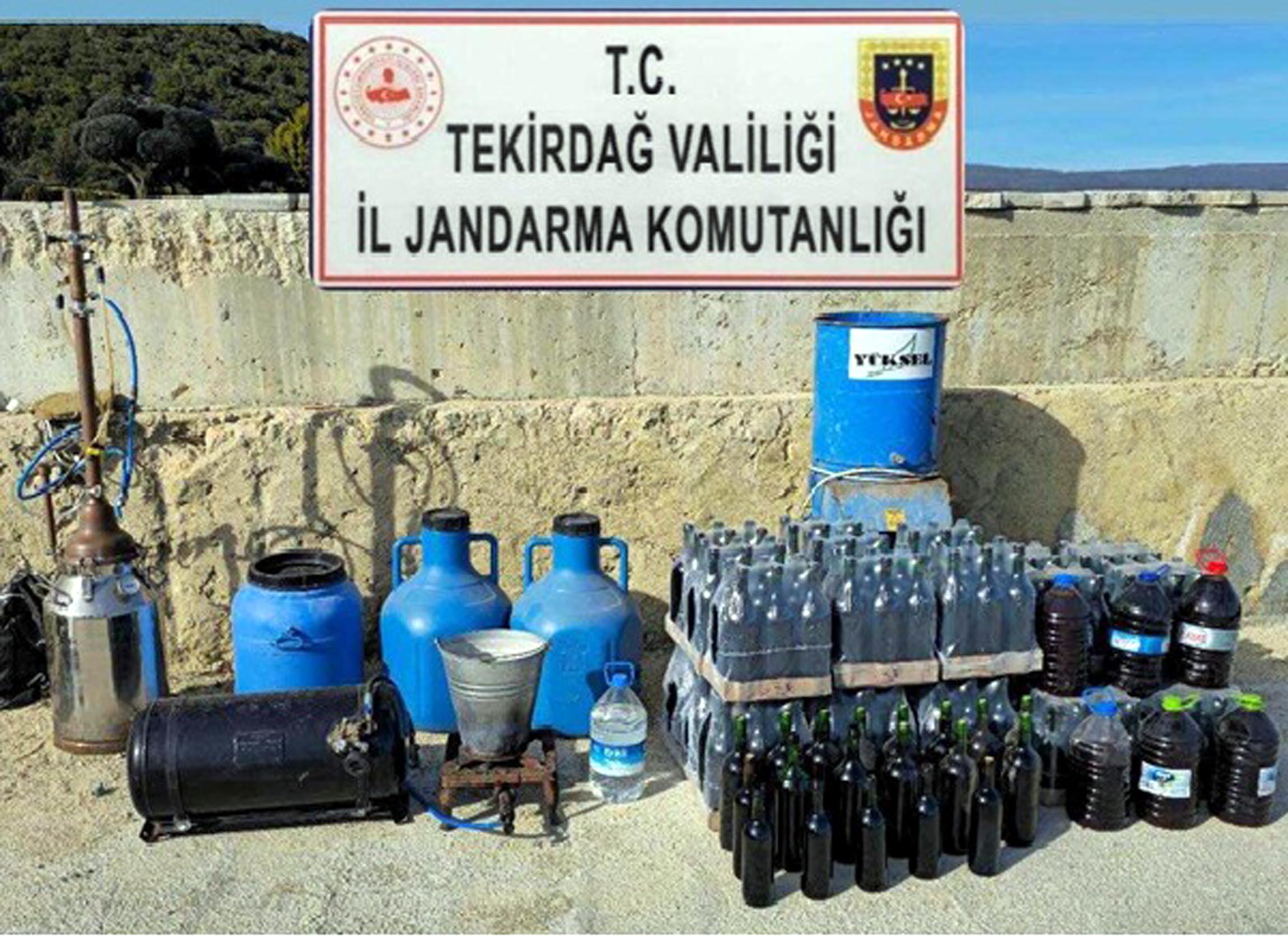 Tekirdağ’ın Şarköy ilçesinde jandarma ekiplerinin bir çiftlik evine düzenlediği operasyonda;