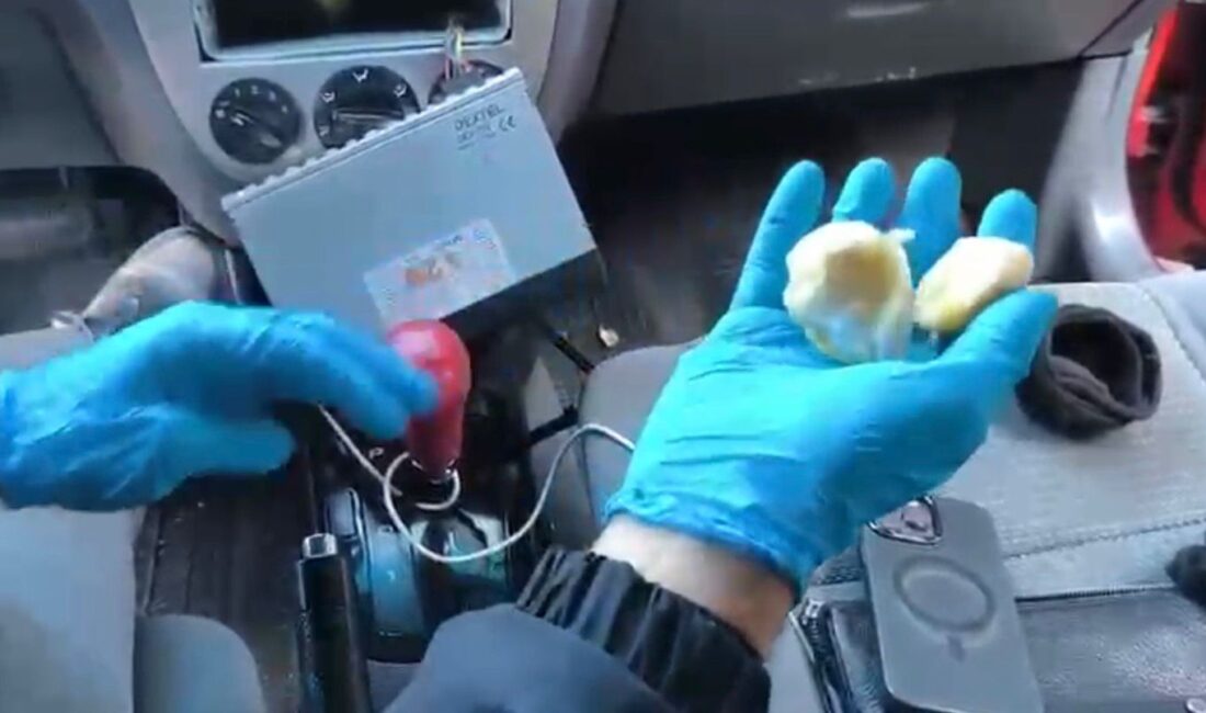 Samsun’un İlkadım ilçesinde polis ekipleri tarafından durdurulan bir otomobilde yapılan
