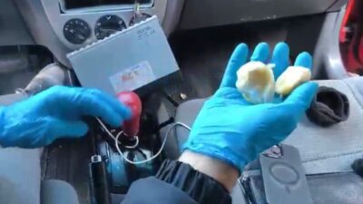 Samsun’un İlkadım ilçesinde polis ekipleri tarafından durdurulan bir otomobilde yapılan