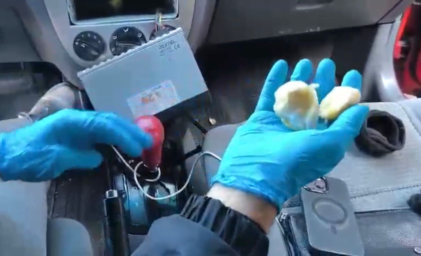 Samsun’un İlkadım ilçesinde polis ekipleri tarafından durdurulan bir otomobilde yapılan