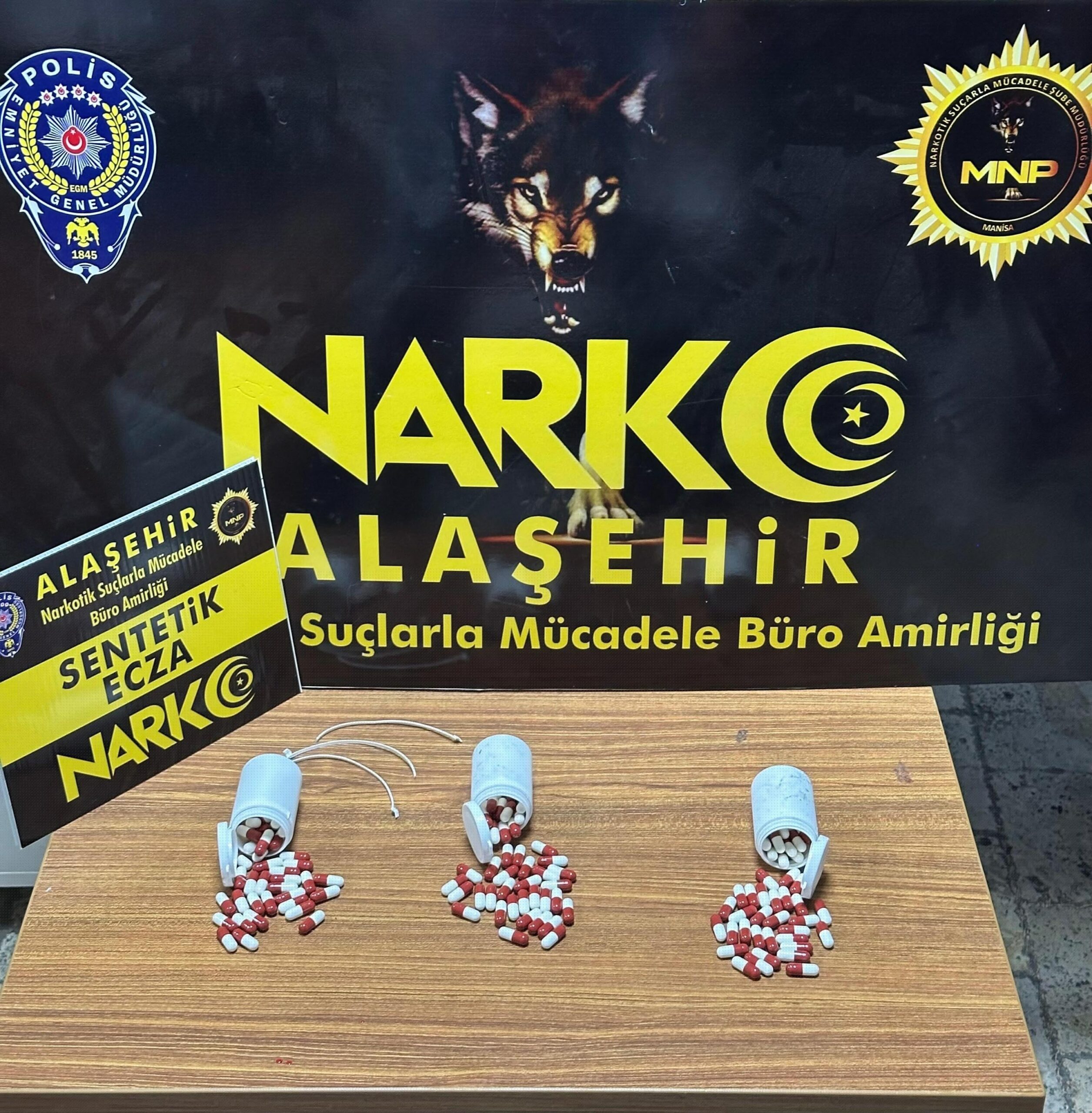 Manisa’nın Alaşehir ilçesinde, polisin “dur” ihtarına uymayarak kaçmaya çalışan ve