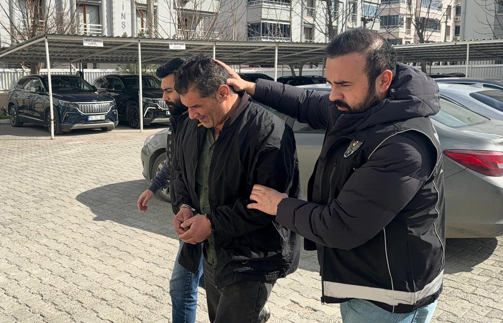 Iğdır’da uyuşturucu kaçakçılığına yönelik düzenlenen operasyonda, vücut boşluklarında uyuşturucu taşıdığı