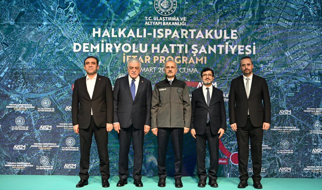 Ulaştırma ve Altyapı Bakanı Abdulkadir Uraloğlu, Halkalı-Ispartakule Demiryolu Hattı şantiyesinde