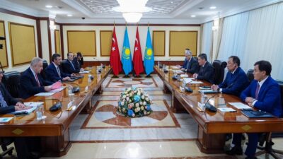 Cumhurbaşkanı Yardımcısı Cevdet Yılmaz, resmi temaslarda bulunmak üzere gittiği Kazakistan’ın