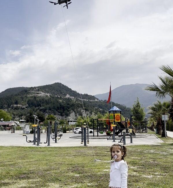 Osmaniye’de 2 yaşındaki İnci Mihra Fidan, emziğine alışılmışın dışında bir