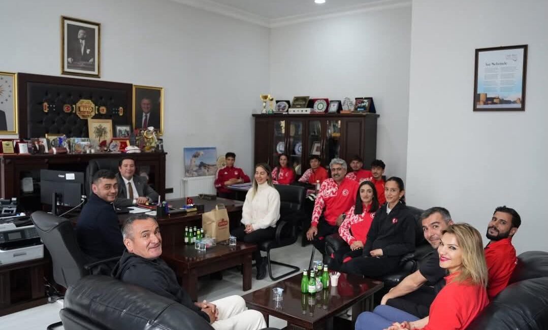 Kars’ta kamp çalışmalarını sürdüren Atletizm Milli Takımı sporcuları ve teknik