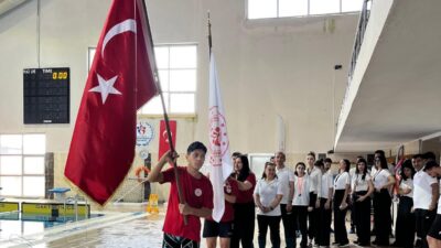 23 Nisan Ulusal Egemenlik ve Çocuk Bayramı kapsamında düzenlenen Yüzme