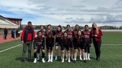 Genç Kızlar Futbol Grup Müsabakaları’nda mücadele eden Kağızman Anadolu Lisesi