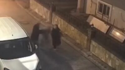 Samsun’un Atakum ilçesinde bir kişiyi adres sorma bahanesiyle durdurup boynundaki