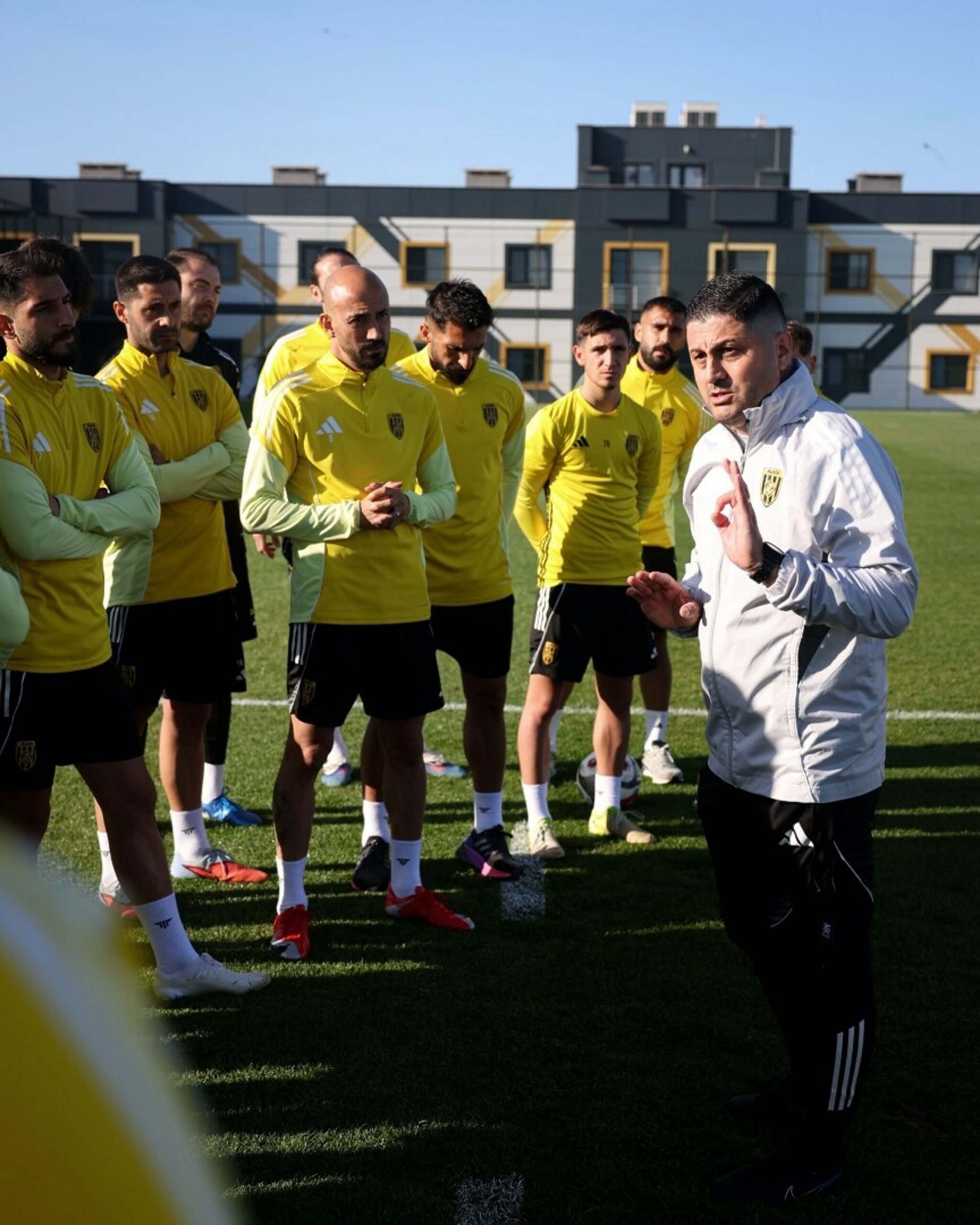 TFF 2’nci Lig Kırmızı Grup’ta şampiyonluğu son virajda Bursaspor’a kaptıran