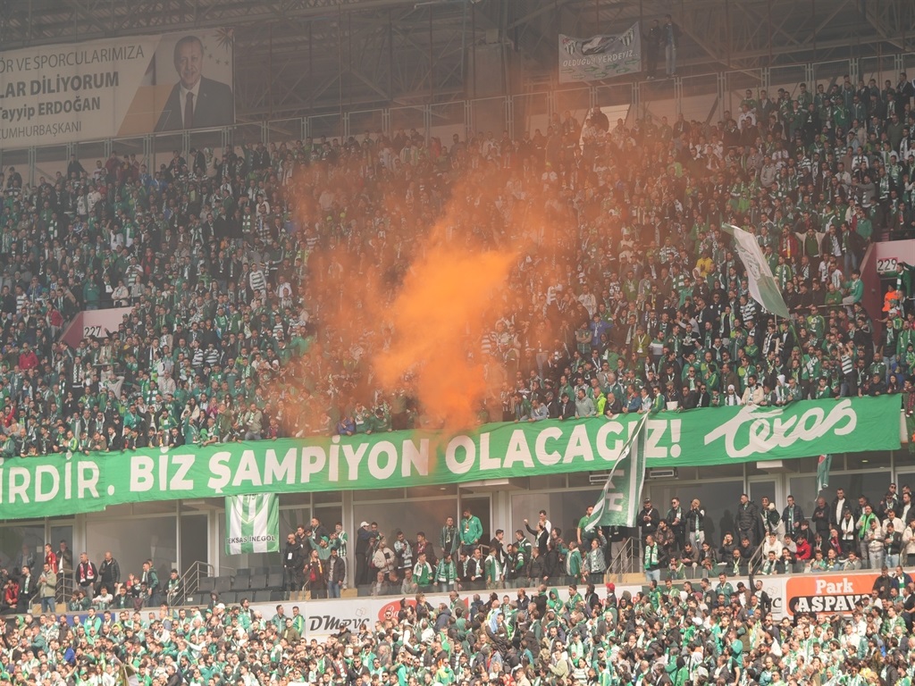 BURSASPOR, 2’nci Lig Kırmızı Grup’ta Ankara Demirspor ile oynadığı müsabakadaki
